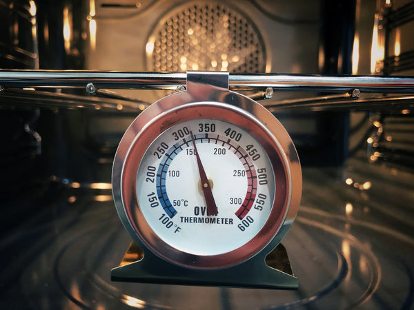 Cómo verificar la temperatura de su horno y qué hacer si se calienta o se enfría